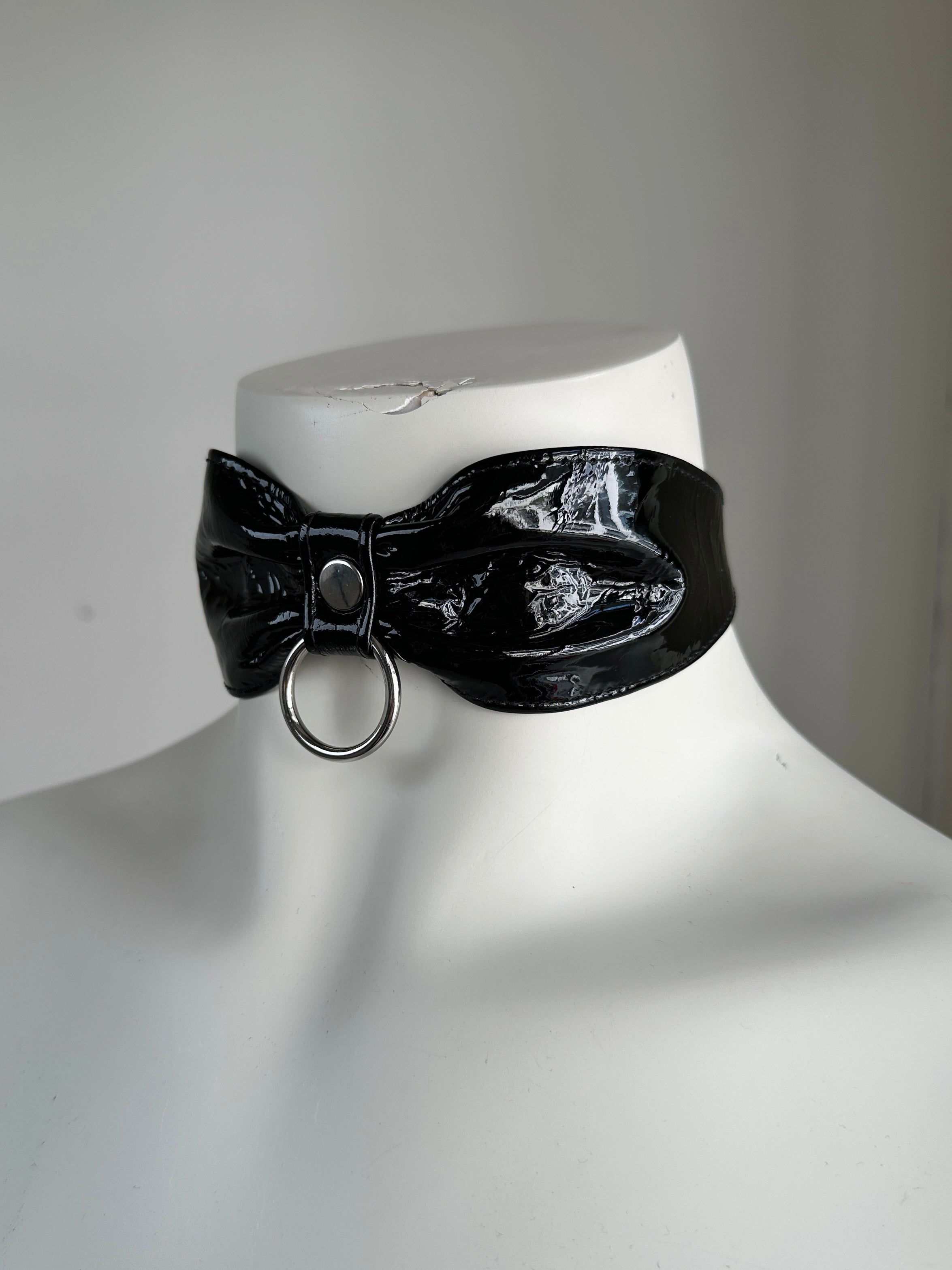 Bow choker - shiny black